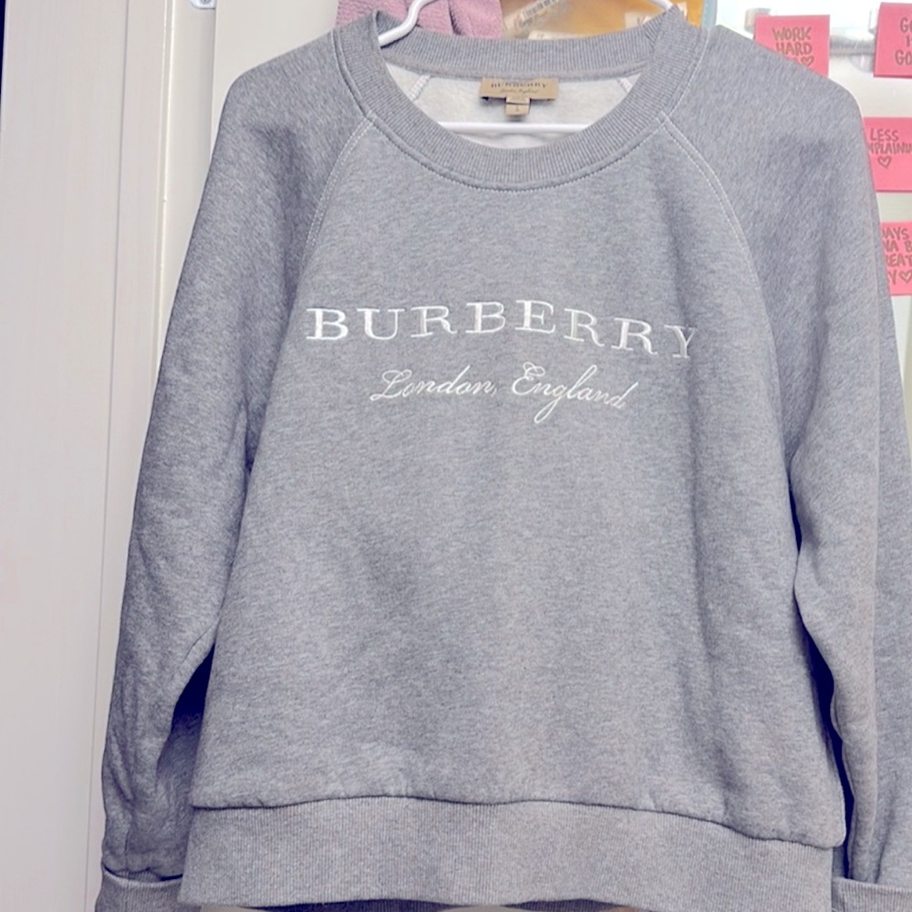 EUC Burberry crewneck sweatshirt for women.